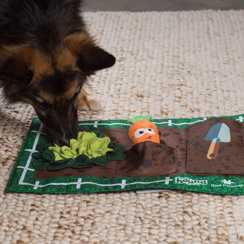 NINA OTTOSSON Sniffing rug GARDEN GAME